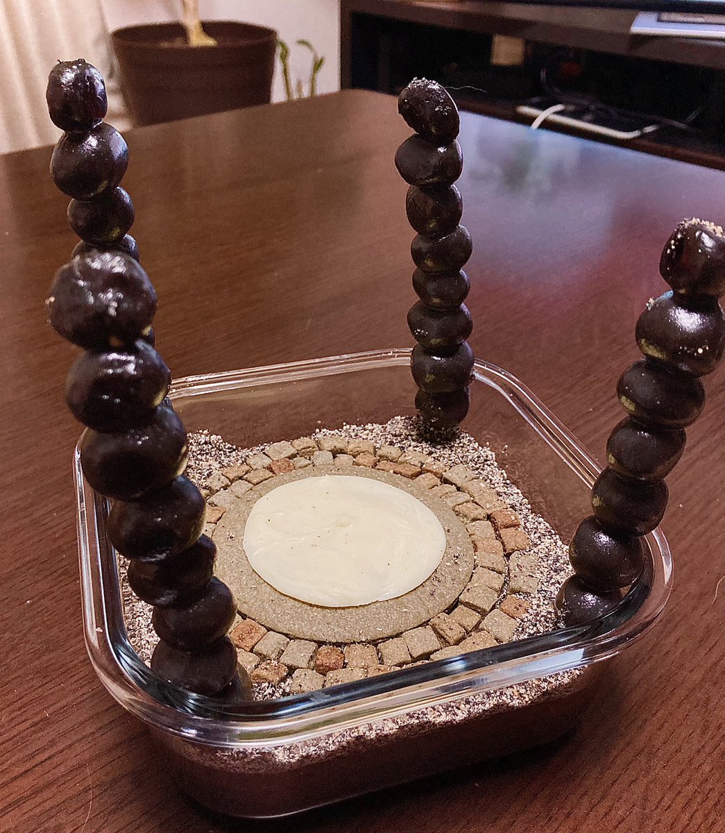 Flehmann8's tweet photo. 奥さんから手作り「エルデンリングの封牢」生チョコ貰いました。絶妙なとこ突いてくるのさすがだ… https://t.co/jZlOhgsTGu