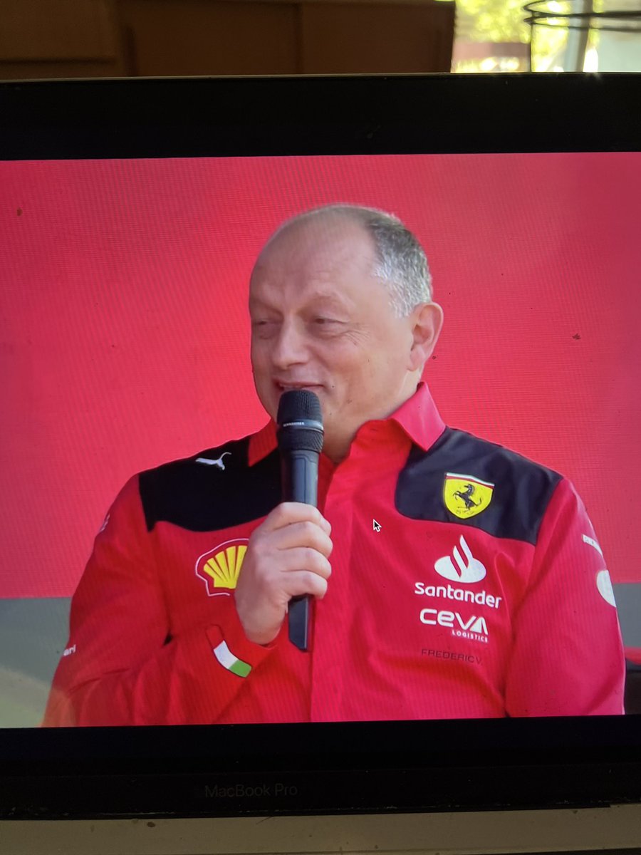 jimzbinden's tweet photo. Un problème chez #Ferrari ? Ou sons les trois tours de #sainz ? https://t.co/6JllVXRL3S