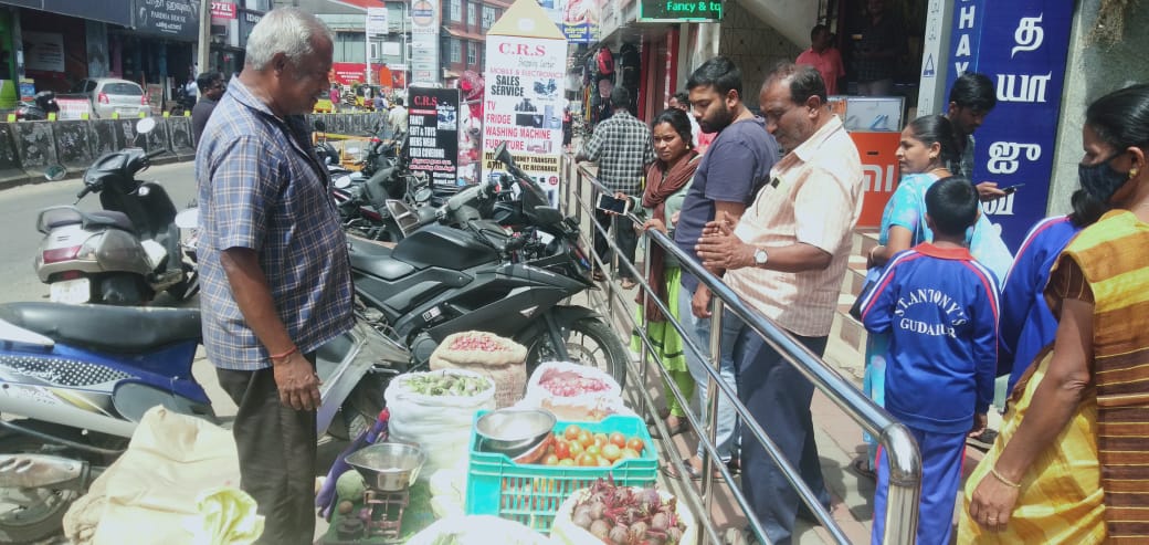 n_gudalur's tweet photo. SINGLE USE PLASTIC AWARENESS
#My_Waste_My_Responsibility #IndiaVSGarbage #SwachhSurvekshan2023 #HaraGeelaSookhaNeela #swachhatakedorang #SwachhAmritMahotsav #SwachhthaKaUpahaar https://t.co/zWV47nT0KT