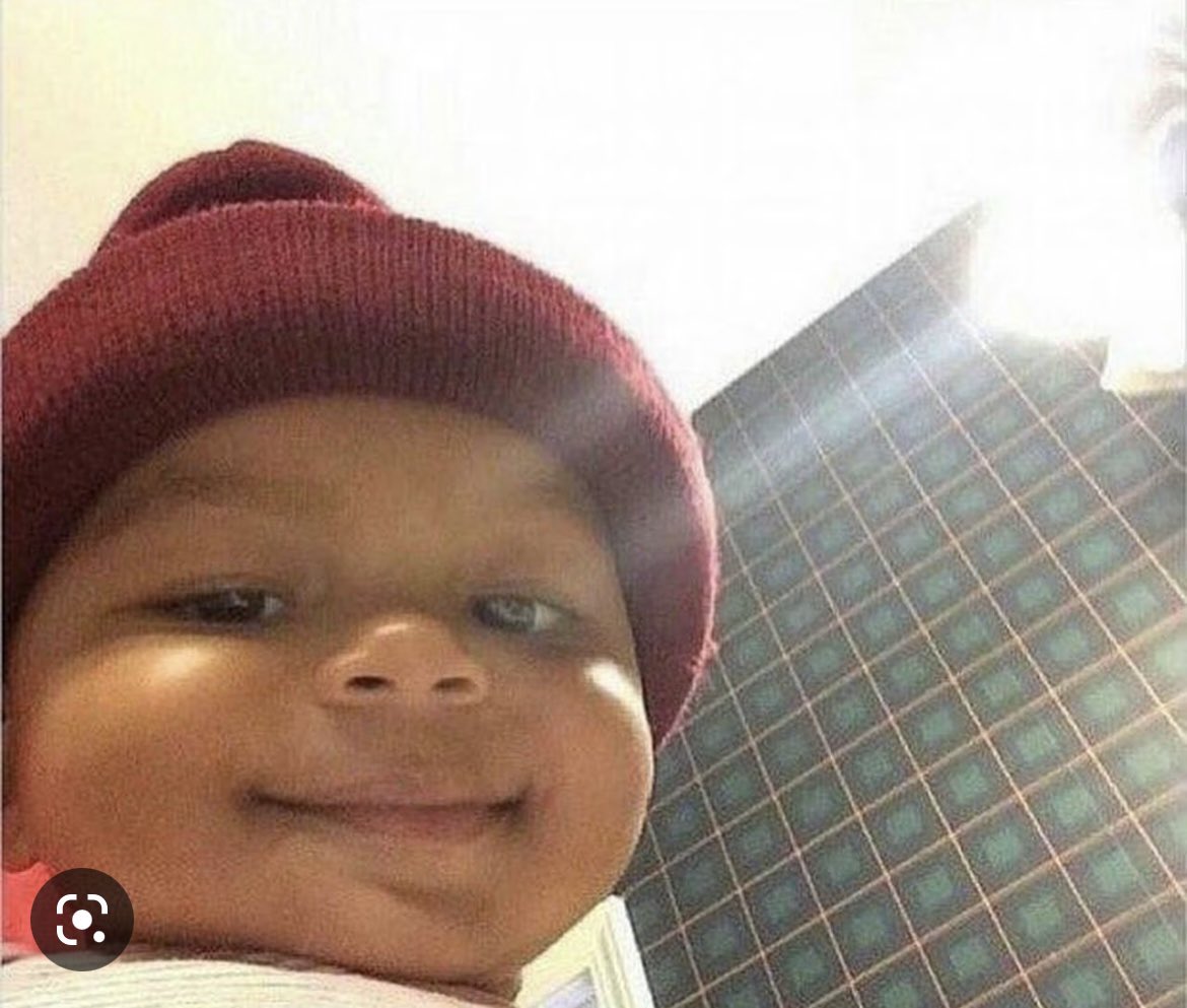 liizett_'s tweet photo. Me on my phone at work https://t.co/KZ6q4up9PM