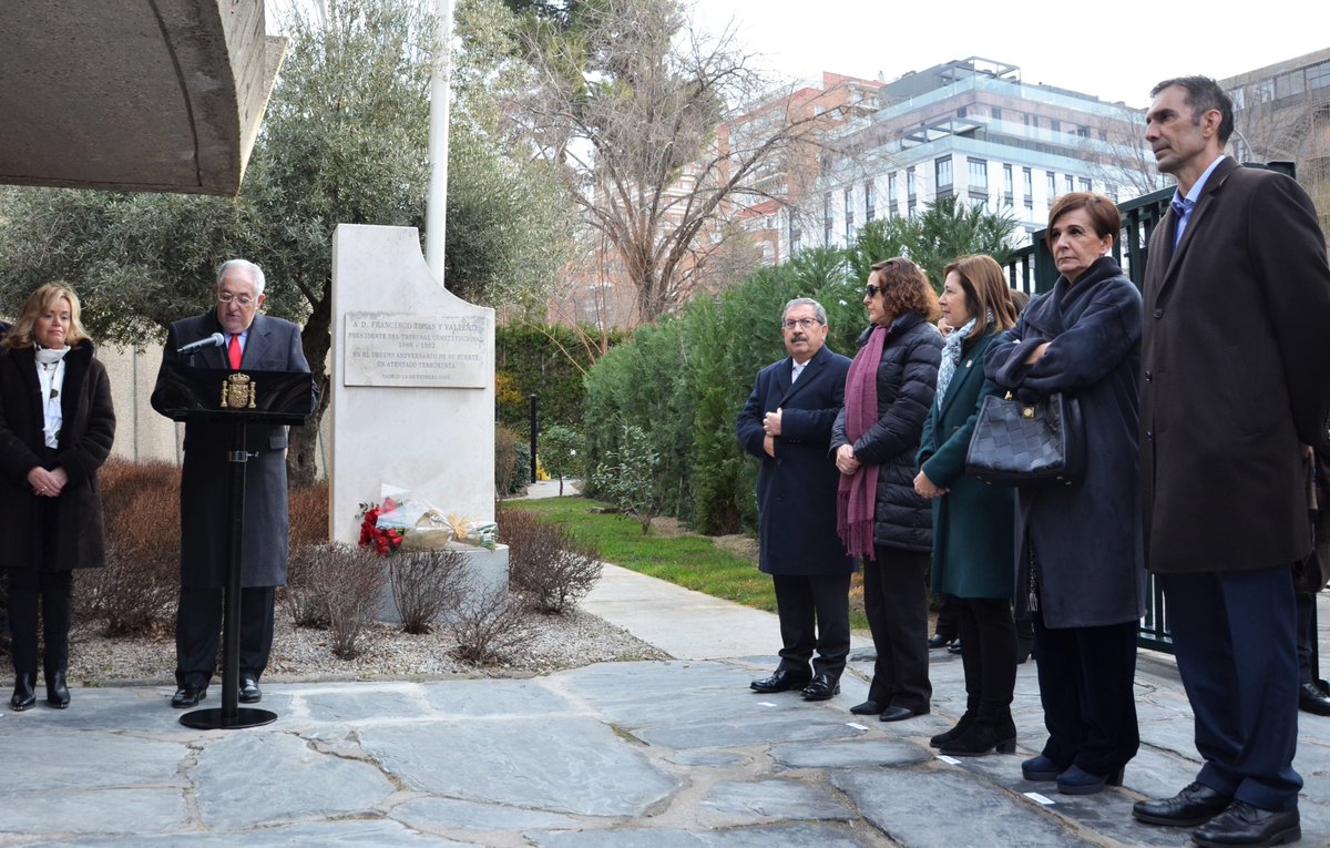TConstitucionE's tweet photo. El Tribunal Constitucional ha homenajeado hoy a quien fue su Presidente, Francisco Tomás y Valiente, asesinado vilmente por la banda terrorista ETA hace 27 años. Fue una figura sobresaliente en la consolidación de la democracia y el Estado de Derecho en España. https://t.co/RKQCgQgD6v
