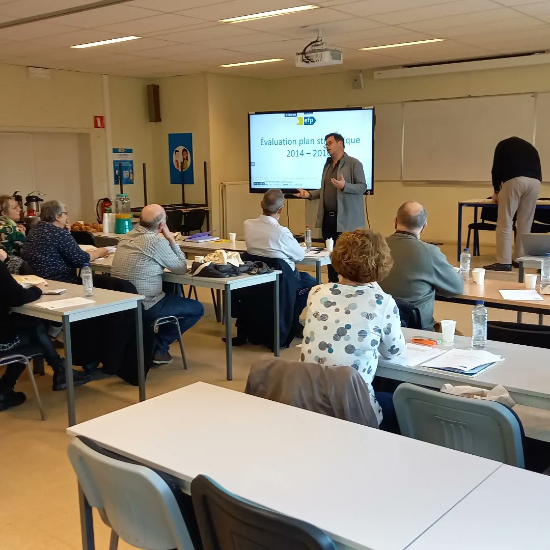 PhilipFayolle's tweet photo. Première journée de travail pour les présidents des #MFRBFC, découverte de la formation professionnelle par alternance de Bruxelles avec une rencontre de #efp. Découverte des formations, du site et réflexions sur le projet stratégique. Merci #erasmusbfc https://t.co/8MML8LBiWx