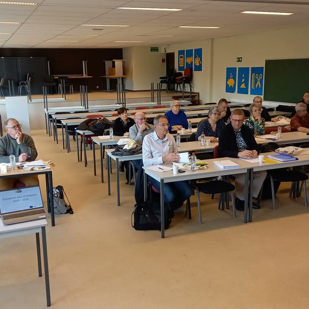 PhilipFayolle's tweet photo. Première journée de travail pour les présidents des #MFRBFC, découverte de la formation professionnelle par alternance de Bruxelles avec une rencontre de #efp. Découverte des formations, du site et réflexions sur le projet stratégique. Merci #erasmusbfc https://t.co/8MML8LBiWx