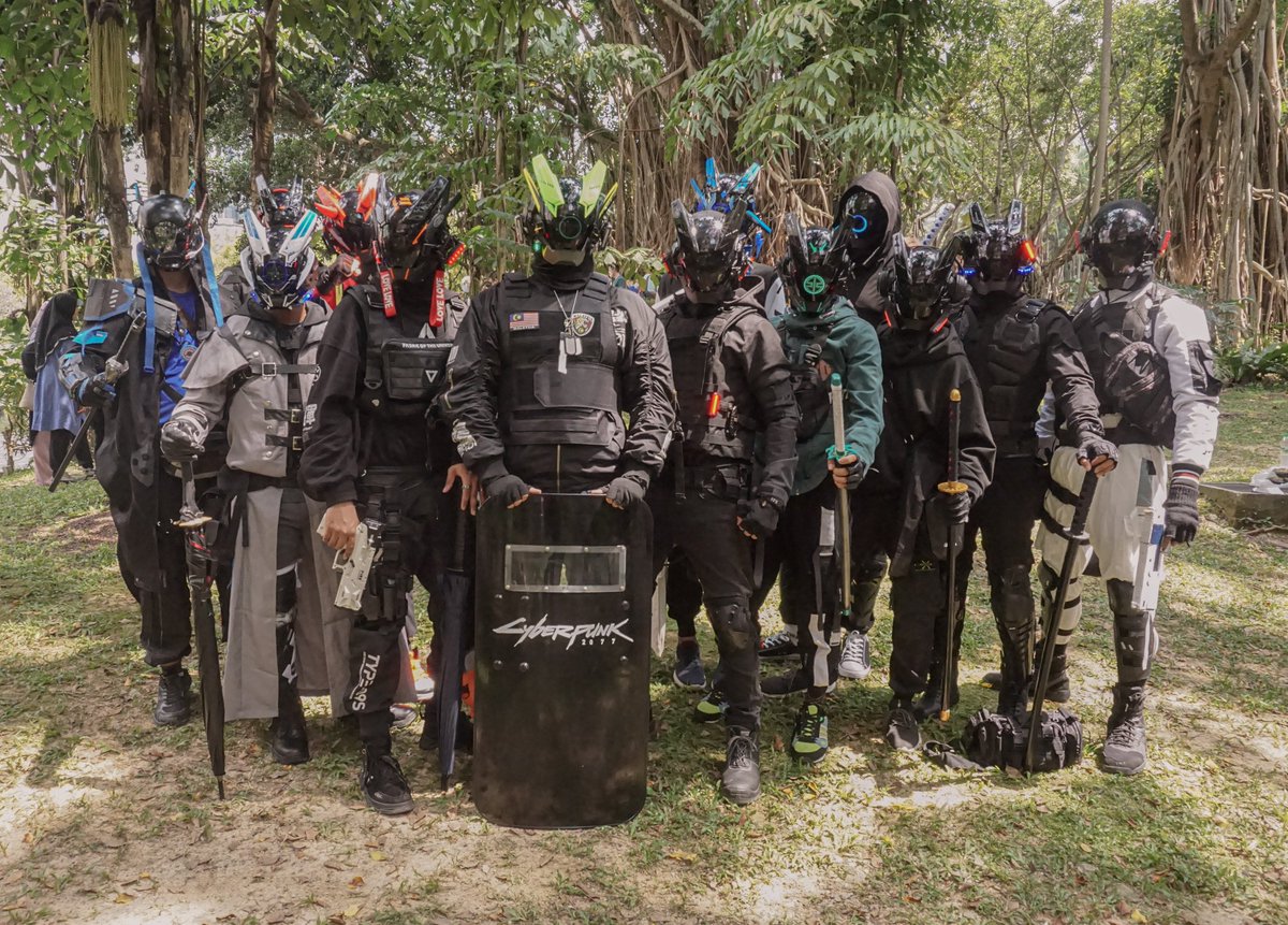 DezChrome9's tweet photo. Throwback on the photos taken during Comic Fiesta 2022
CyberGearRegiment MY
#cyberpunk #Cyberpunk2077 #Cyberpunk2077PhotoMode #cyberpunkcosplay #cosplay #cosplayer #cyberpunkaesthetics #aesthetic #cosplayers #cyberpunkmask #cyberpunkhelmet #cybernetics #CyberCity #cyberpunkanime https://t.co/9JcMol0Hfw