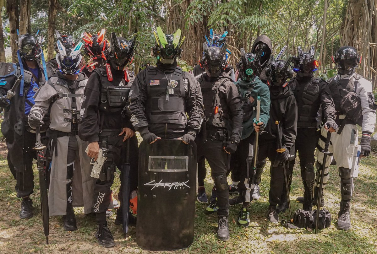 DezChrome9's tweet photo. Throwback on the photos taken during Comic Fiesta 2022
CyberGearRegiment MY
#cyberpunk #Cyberpunk2077 #Cyberpunk2077PhotoMode #cyberpunkcosplay #cosplay #cosplayer #cyberpunkaesthetics #aesthetic #cosplayers #cyberpunkmask #cyberpunkhelmet #cybernetics #CyberCity #cyberpunkanime https://t.co/9JcMol0Hfw