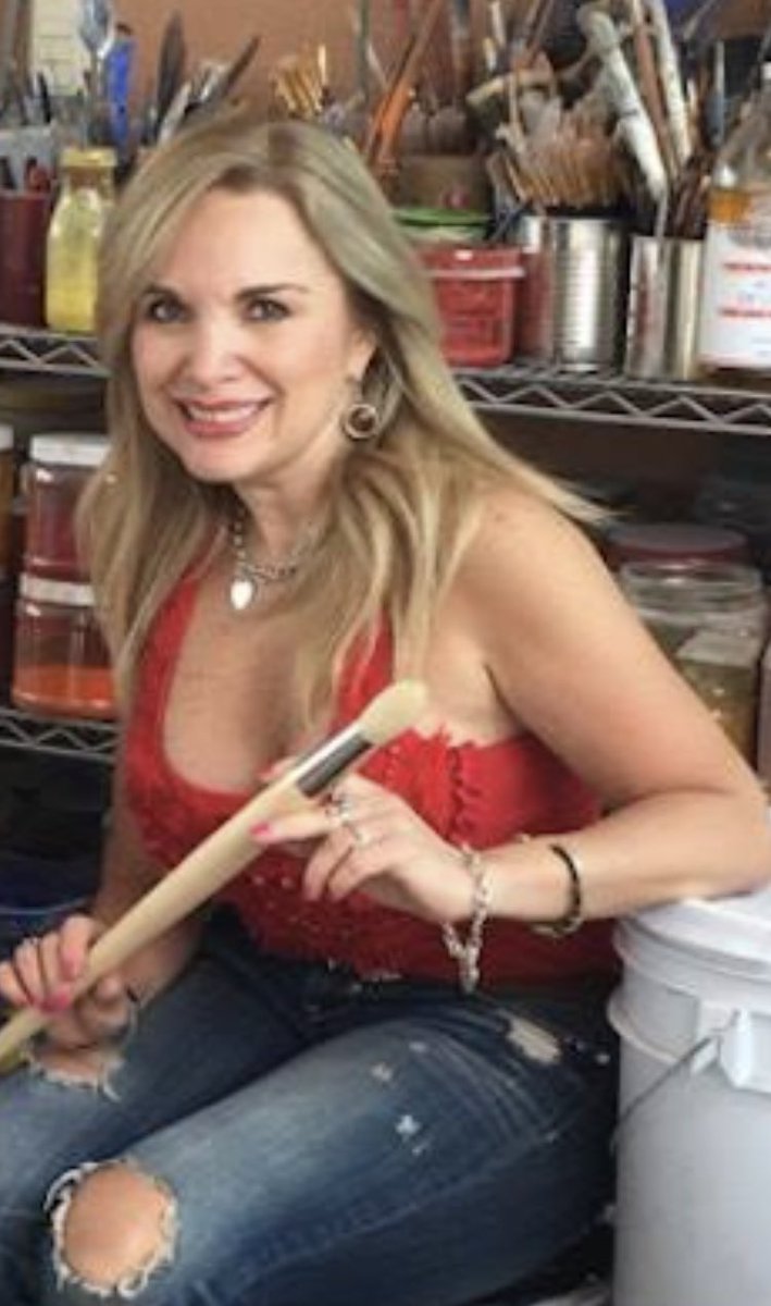 ROXANAWILEY's tweet photo. ¡FELIZ SAN VALENTÍN! 
¿Por qué se celebra el día de San Valentín? En el Siglo lll el emperador Claudio ll prohibió los matrimonios, pues sin lazos, creía serían mejores soldados. Pero el sacerdote Valentín los casaba a escondidas. Fue sentenciado a muerte el 14 de Feb del año 270 https://t.co/iGNxzDAxU0