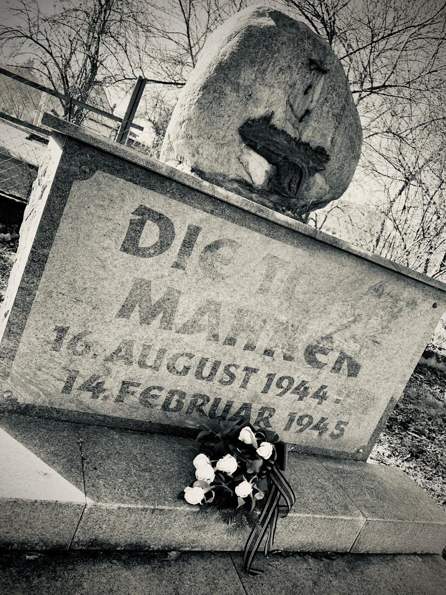 TorstenWeiss_'s tweet photo. „DIE TOTEN MAHNEN“ - aktueller denn je! Heute vor 78 Jahren wurde #Lödla von einem verheerenden Bombenangriff heimgesucht. Über 100 Menschen fanden den Tod. #wirgedenken #niewieder https://t.co/wYEzrVpH5d