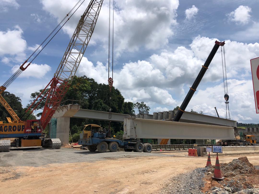 UPKECER2's tweet photo. Kerja-kerja 'launching' rasuk jambatan B2 bagi rentang 3 telah selesai dilaksanakan. Sehingga kini, 3 daripada keseluruhan 7 rentang rasuk selesai dipasang.
#Raubbypass
#CSRforall https://t.co/BYdEKqJWG3