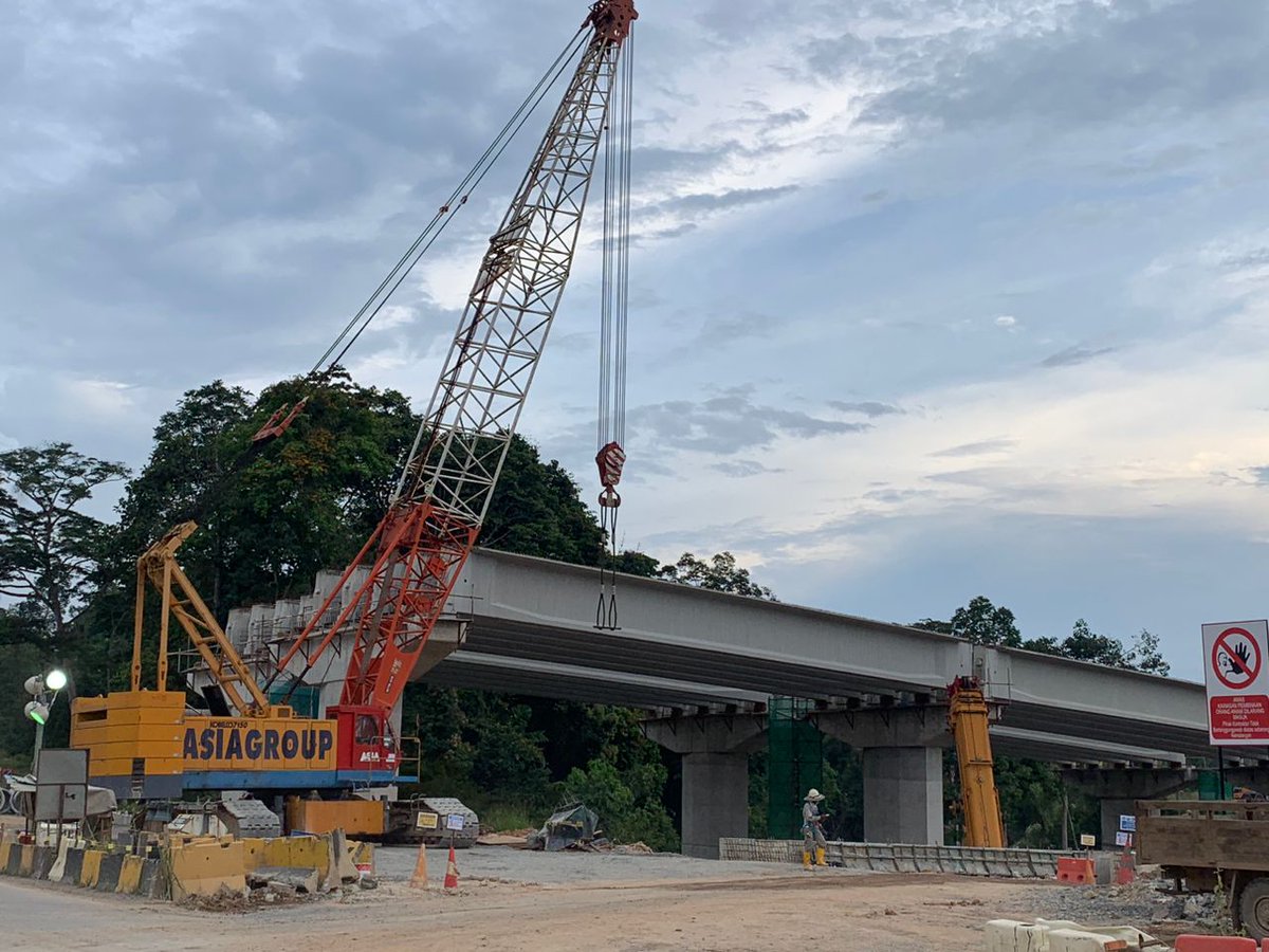 UPKECER2's tweet photo. Kerja-kerja 'launching' rasuk jambatan B2 bagi rentang 3 telah selesai dilaksanakan. Sehingga kini, 3 daripada keseluruhan 7 rentang rasuk selesai dipasang.
#Raubbypass
#CSRforall https://t.co/BYdEKqJWG3