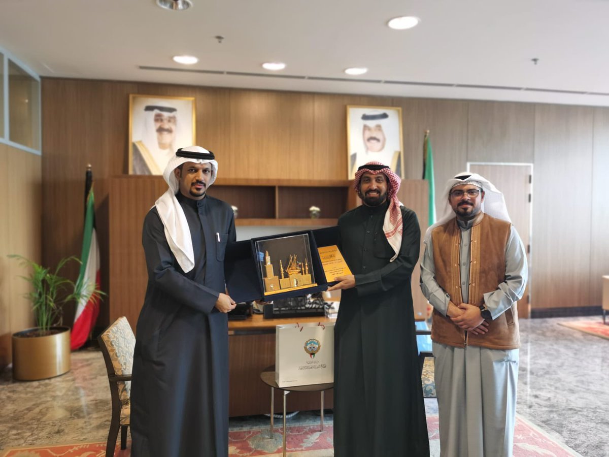etg_kw's tweet photo. من لا يشكر الناس لا يشكر الله
كل الشكر والتقدير 
للوكيل المساعد للتنمية التربوية والأنشطة بالتكليف 
د.غانم السليماني
علي الحلقه النقاشيه
(الطفل والتكنولوجيا تحديات وحلول)
وتفعيل دور #التقنيات_التربوية في تطوير المنظومة التعليمية
@ghaniim_ 
@MOEKUWAIT https://t.co/igiZ2aYtUm