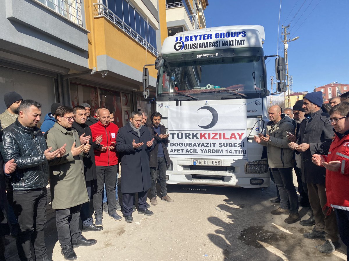 dogubayazitmem's tweet photo. Depremzedelerimiz için ilçemizde başlatılan yardım kampanyasında bugün 14. tırımız dualar eşliğinde yola çıktı.
Halkımıza yardımlarından dolayı çok teşekkür ediyoruz.
@Kizilay 
@AgriValilik 
@agrimem https://t.co/c1knktbcov