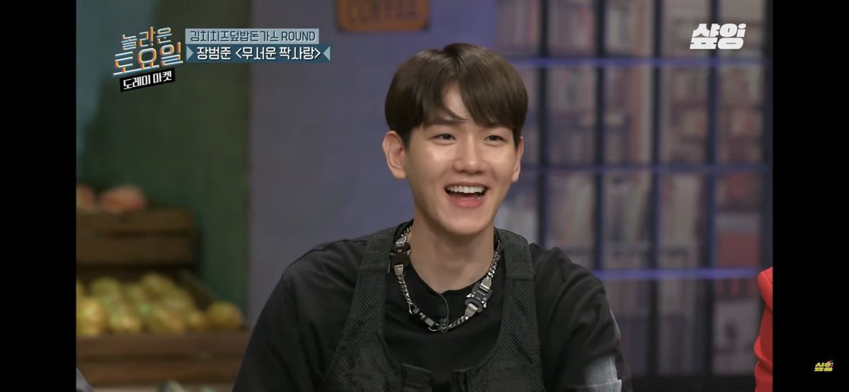 EXOGlobal's tweet photo. [VIDEO] 230214 우리가 백현이 예능 클립 모아왔어 안아조바바 얼른..🤍 천재 아이돌 빛✨백현 예능 모음🕹️ | #유퀴즈온더블럭 #놀라운토요일 #샾잉 - #KAI #BAEKHYUN 
🔗 https://t.co/7OrCqxOmSO 

#EXO #엑소 @weareoneEXO @B_hundred_Hyun https://t.co/LJp6sOdrC6