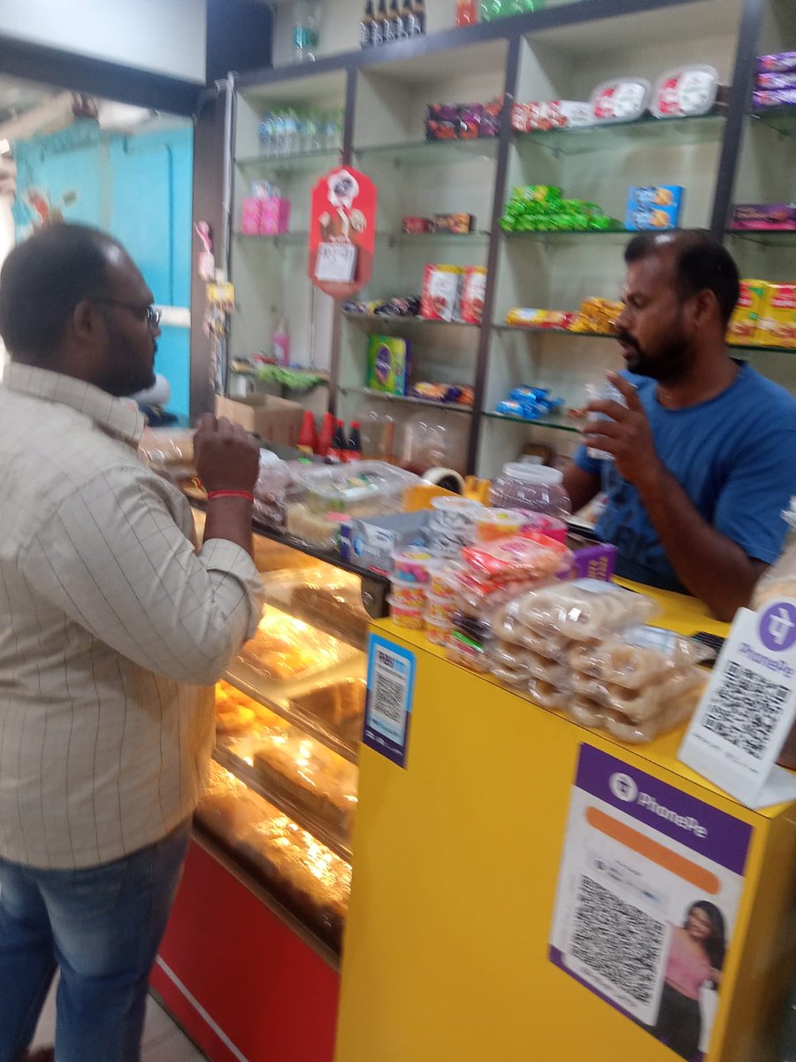 DharapuramM's tweet photo. தாராபுரம் நகராட்சியில் சர்ச் ரோடு கடைக்கு பிளாஸ்டிக் விழிப்புணர்வு ஏற்படுத்தப்பட்டது.  #My_Waste_My_Responsibility @SwachhBharatGov

 @SwachSurvekshan

@MawsTamilNadu

 @MoHUA_India

@RoopaMishra77

@HardeepSPuri

@piutpr https://t.co/uIAdpABH7i