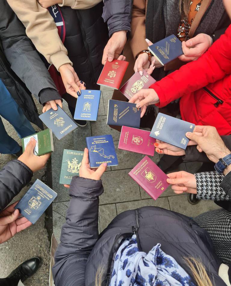 MantateQueeneth's tweet photo. Teapot country🫶🏾🇿🇼❤️

#Tbilisi #GlobalYouthPrograms #GenDemLeadLab https://t.co/JabdLZtOCH