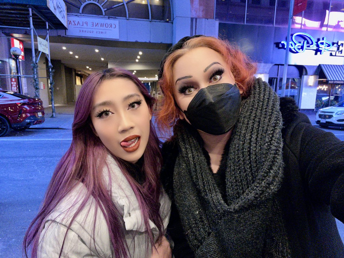 helloitskz's tweet photo. Desperately want to be back in New York, sitting in the audience of Chicago &amp; mouthing the words along to @JinkxMonsoon right now 🤧 missing you beauts so much ❤️ @GOLDXBABE https://t.co/cMGTKnCLkR