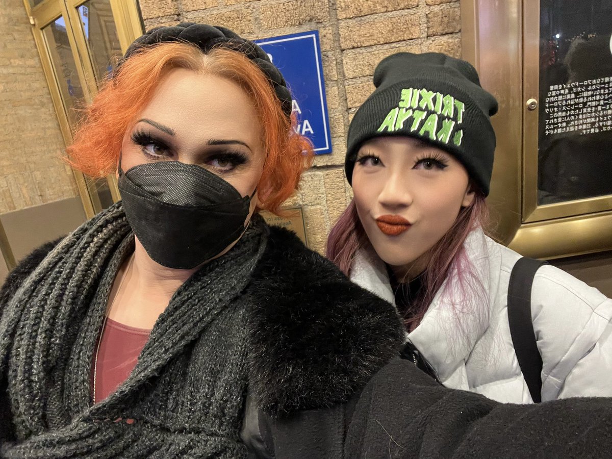 helloitskz's tweet photo. Desperately want to be back in New York, sitting in the audience of Chicago &amp; mouthing the words along to @JinkxMonsoon right now 🤧 missing you beauts so much ❤️ @GOLDXBABE https://t.co/cMGTKnCLkR