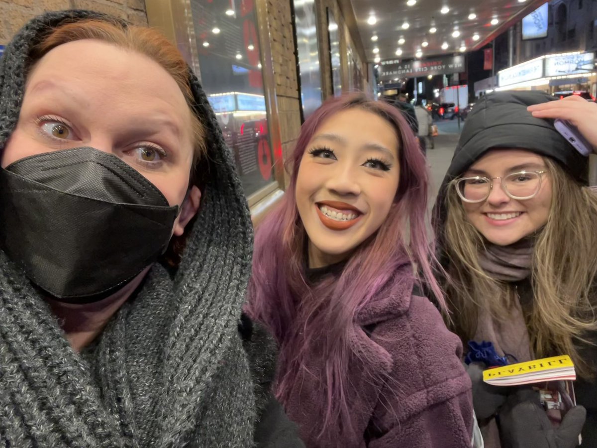 helloitskz's tweet photo. Desperately want to be back in New York, sitting in the audience of Chicago &amp; mouthing the words along to @JinkxMonsoon right now 🤧 missing you beauts so much ❤️ @GOLDXBABE https://t.co/cMGTKnCLkR