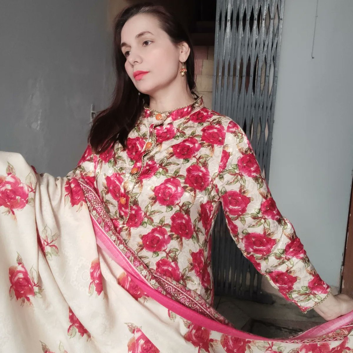 muskan_jay's tweet photo. #wardah clothing brand #wintercollection #nomakeup #lookchallenge #muskanjay #beautyofpakistan  #pakistanifashion #pakistanistreetstyle #pakistanjewellery #pakistanidesigner #pakistaniactresses https://t.co/Ltr4Wh5oLw