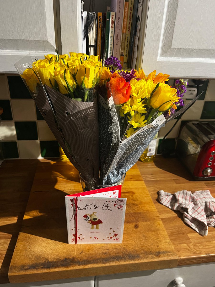 Hedgerow_honey's tweet photo. He might be a tough hard working bee farmer, but he’s an old romantic at heart! #beefarmingapprentice #feelingspoilt #localpeople #shropshirehoney #supportlocalbusiness #shoplocal #beefarmerjohn #beesareamazing #awardwinninghoney #excitedapprentice #happybees #happybeefarmer https://t.co/sYU7vhUPCr