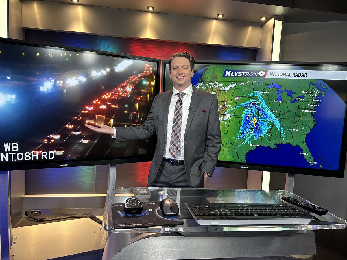 TimWronka's tweet photo. Brake lights are red.
Road signs are blue.
You must be I-4, because I’m stuck on you.

Happy Valentine’s Day from the @BN9traffic Center! ❤️ https://t.co/wkVpWUBard