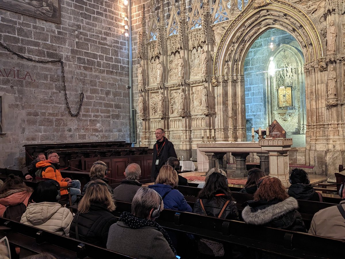 📷 En este momento, acompañamos a los guías de la Asociación <a href="/GuiasOficiales/">Guías Oficiales CV</a> Comunidad Valenciana en una visita profesional por toda la Catedral, para enriquecer y ampliar la explicación de nuestro patrimonio que se realiza a los grupos que visitan diariamente la Seo.