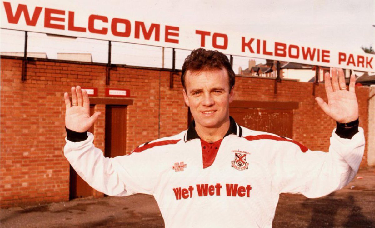 clydebankfc's tweet photo. Happy #ValentinesDay, folks! ♥️ 

Who was your first Bankies love and why? https://t.co/oITkBdMbQt