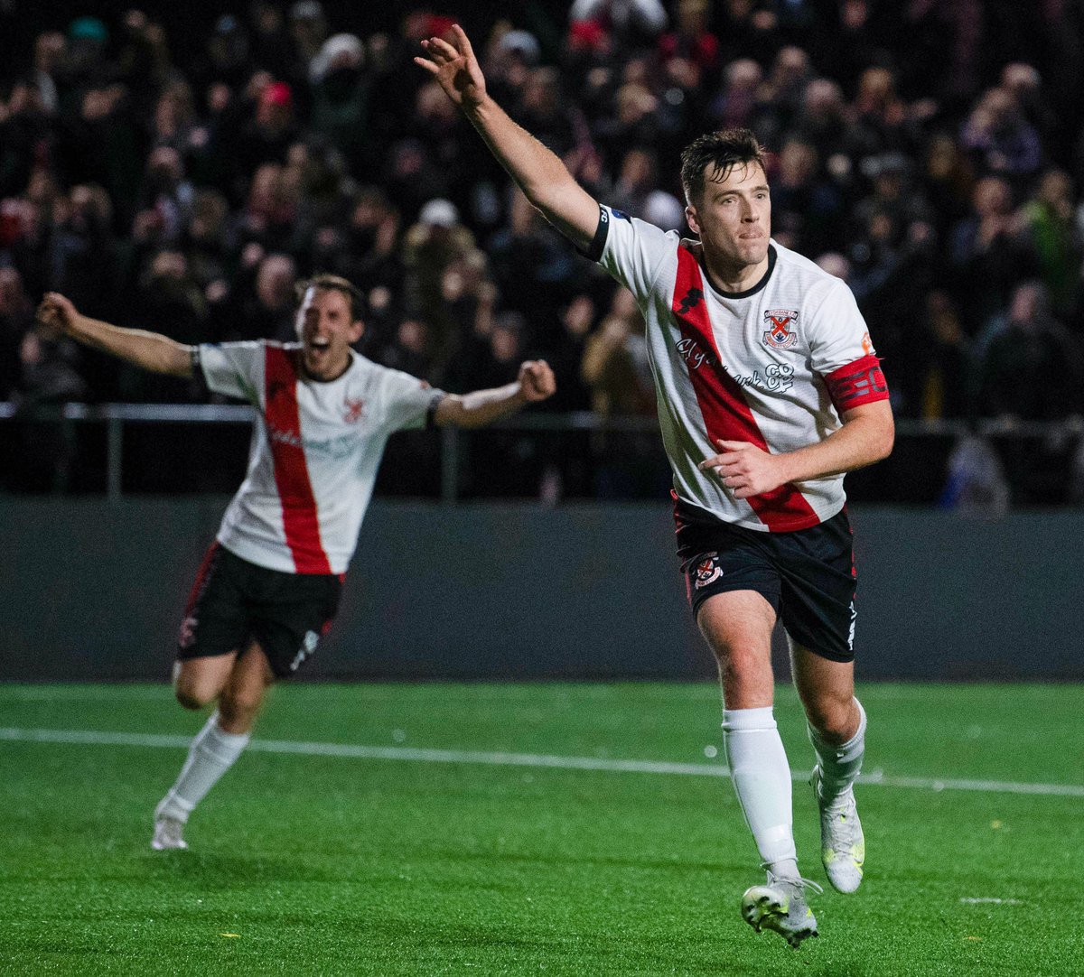 clydebankfc's tweet photo. Happy #ValentinesDay, folks! ♥️ 

Who was your first Bankies love and why? https://t.co/oITkBdMbQt