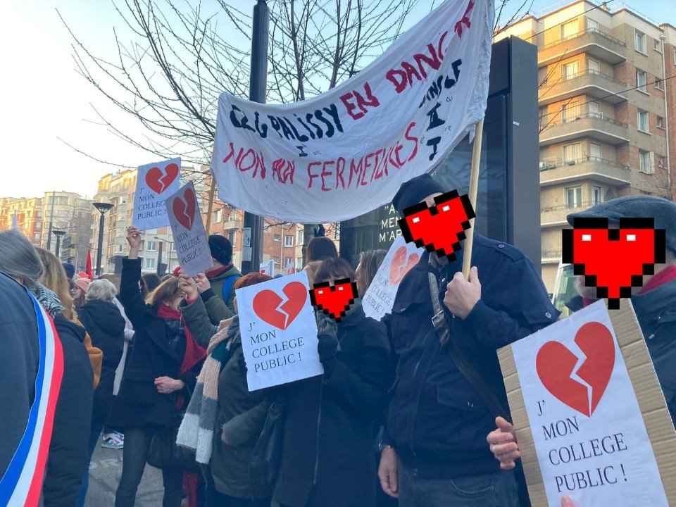 🔊Parents, enseignants, élus, mobilisés devant le rectorat pour dire non aux fermetures de classes à Paris #Paris10 #ecolepublique💔 @UL10_FCPEParis <a href="/Academie_Paris/">Académie de Paris</a>  <a href="/FCPE_Paris/">FCPE Paris</a> <a href="/algrain_paris10/">Algrain Eric</a>  <a href="/pbloche/">Patrick BLOCHE</a> <a href="/ACORDEBARD/">Alexandra Cordebard</a>