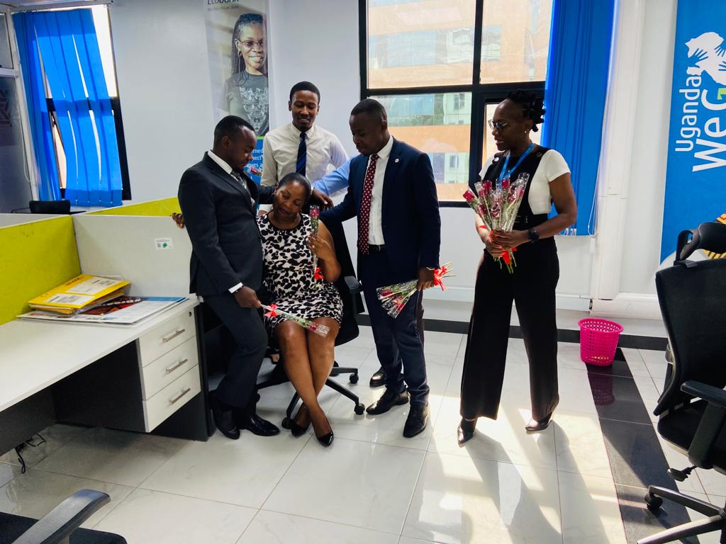 Esau_Matsiko's tweet photo. Every lady deserves a Valentine's flower on such a day. 

The "Ecobank Flower Committee" which I head made that possible for every female staff 😁 https://t.co/iDT4R4aalh