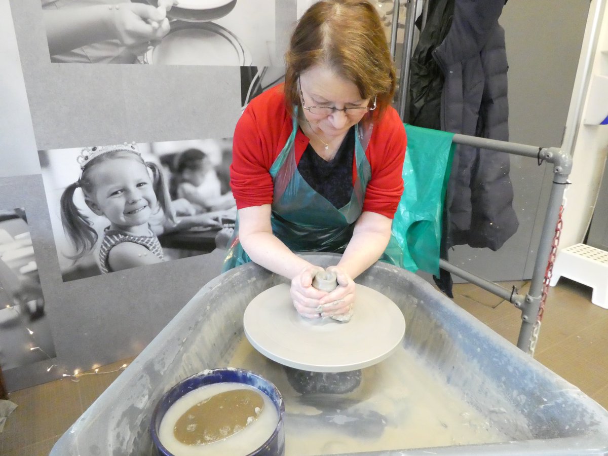 LoveTravellingA's tweet photo. A great day in #Derbyshire at @denbypottery where we took part in a factory tour, got messy at the potters wheel and painted our own plates.  Later we visited @thornbridge for a tour and some tastings. Check out my new post to find out more.  #DenbyPottery #VPDD #Jaipur #Denby https://t.co/sm2Rw2b4h8