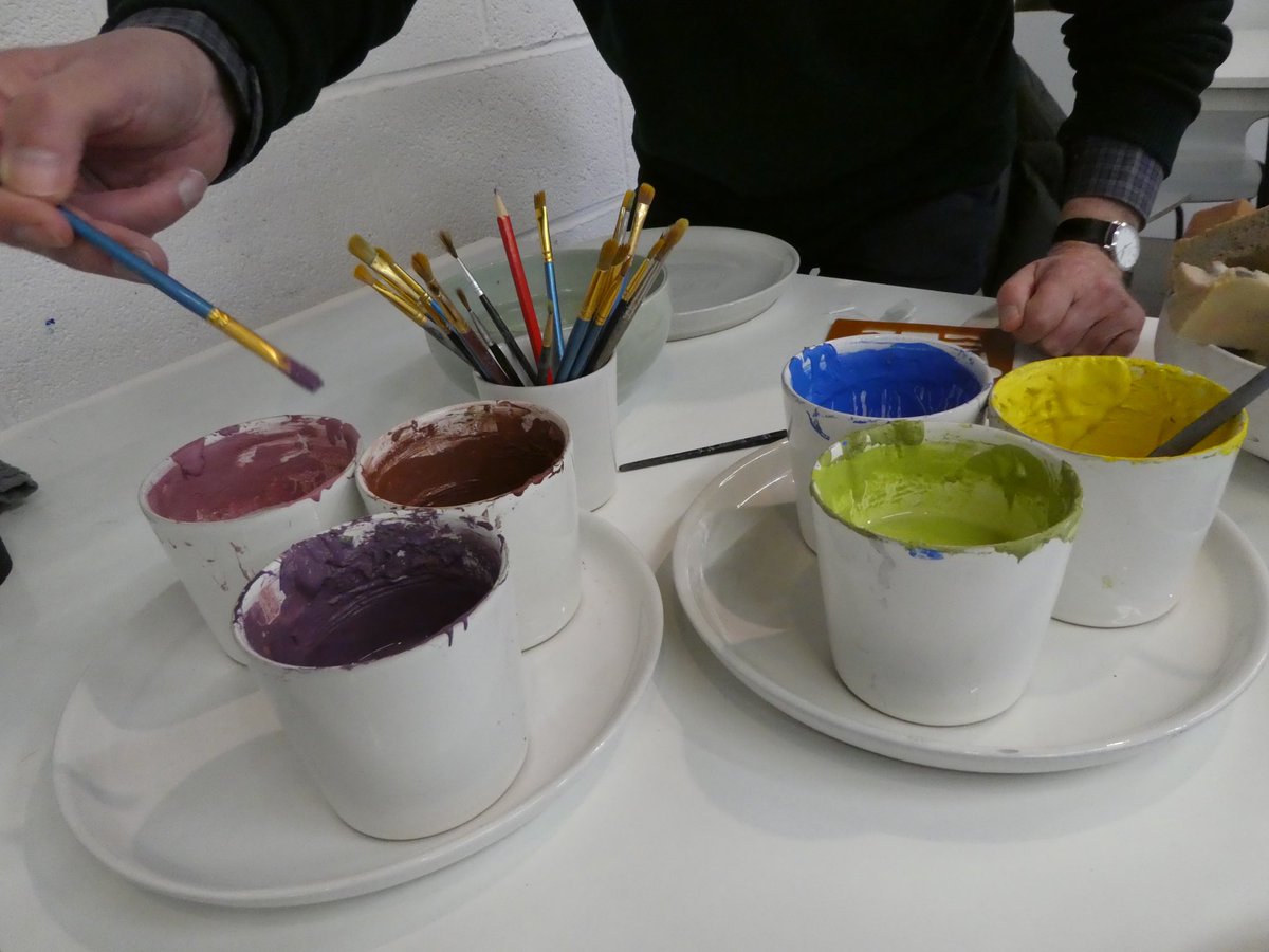 LoveTravellingA's tweet photo. A great day in #Derbyshire at @denbypottery where we took part in a factory tour, got messy at the potters wheel and painted our own plates.  Later we visited @thornbridge for a tour and some tastings. Check out my new post to find out more.  #DenbyPottery #VPDD #Jaipur #Denby https://t.co/sm2Rw2b4h8