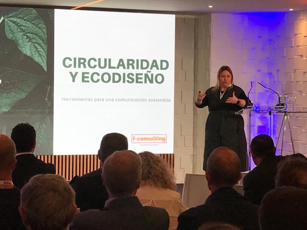 Fespa_Comunica's tweet photo. 🔝Lorena Feria, CEO &amp; Founder en @F-CONSULTING,  hablando de circularidad y ecodiseño
#ForoComunicacionVisual #FESPA #comunicacionvisual #marketing #publicidad #medioambiente #sostenibilidad #impresióndigital https://t.co/hAclPdO3KU