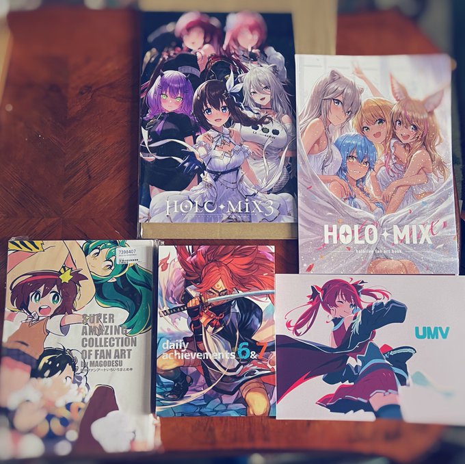 Ahhhh my books from Comiket came in! Hungryclicker's books is thick as hell! 