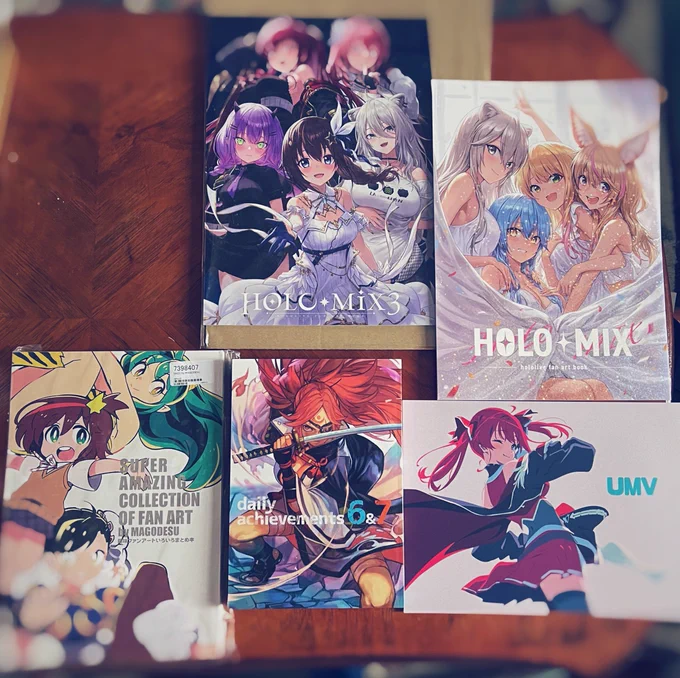 Ahhhh my books from Comiket came in! Hungryclicker's books is thick as hell! 