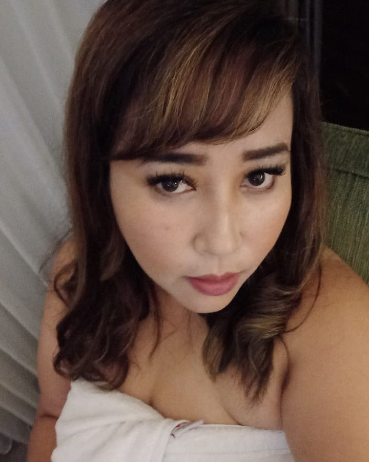 OcoyDebleng's tweet photo. Cuacanya cocok nih dingin banget, cowo-cowo sosmed ada yg lg on twitter ga? Vc hot yuk!! 😊 https://t.co/V6nWhkhqkK