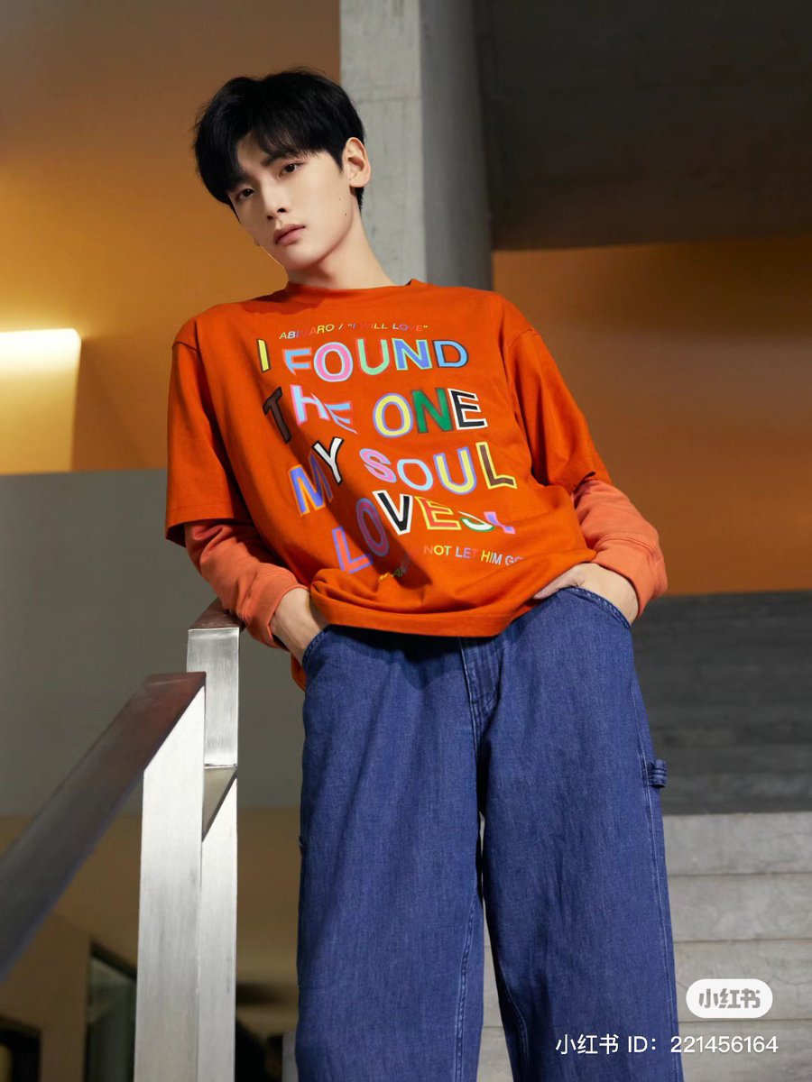 11xr1se's tweet photo. 230214 zhaixiaowen xhs🤍

“what to wear today, wear little 🍊” https://t.co/SzxUEXyo0B