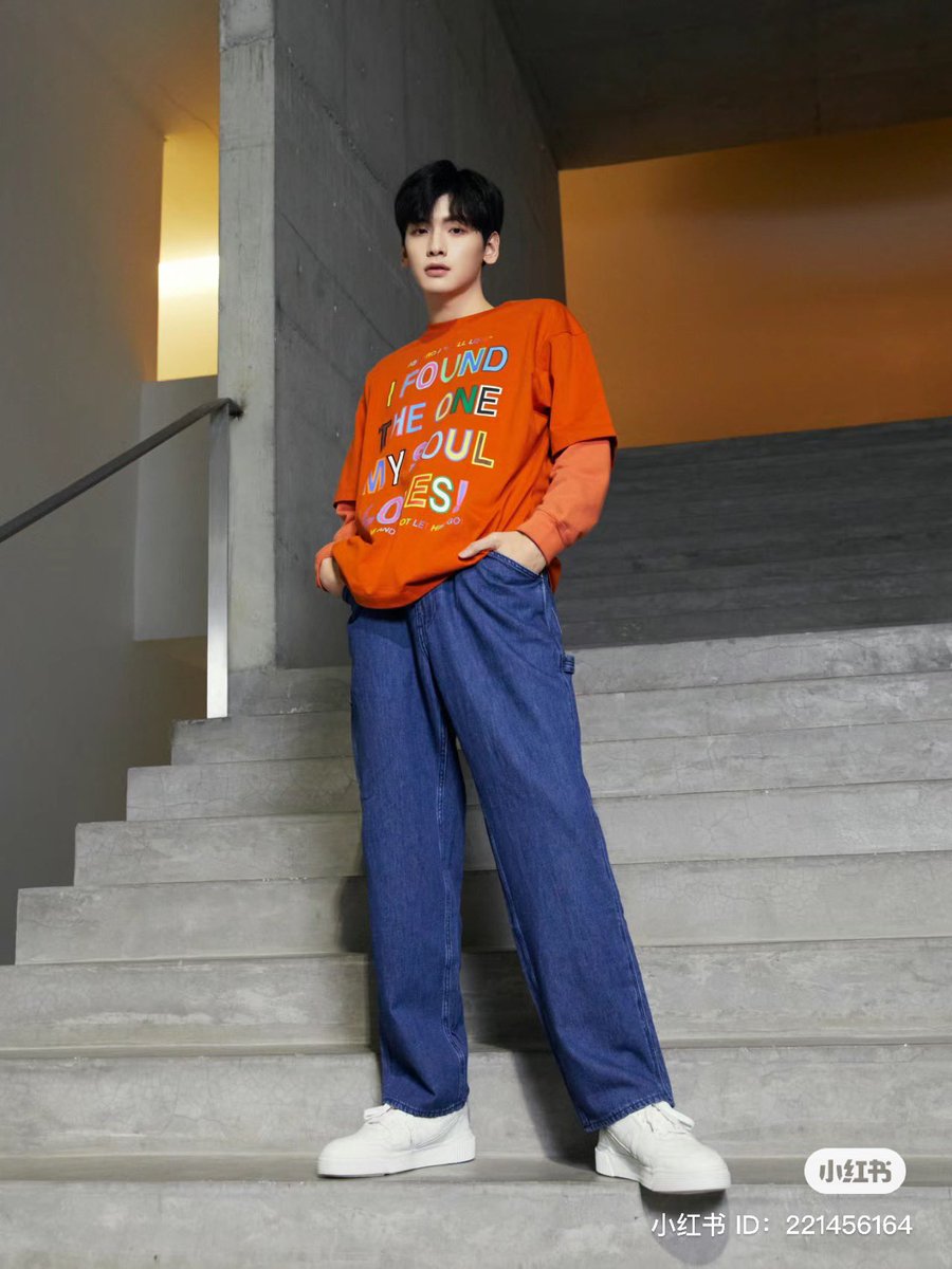 11xr1se's tweet photo. 230214 zhaixiaowen xhs🤍

“what to wear today, wear little 🍊” https://t.co/SzxUEXyo0B
