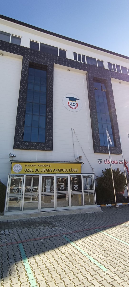 IsmailCem_'s tweet photo. Milletçe zor bir süreç geçirdiğimiz bu günlerde hiç düşünmeden bize kapılarını açan Saygıdeğer @dilekciftci34 hanımefendi, @Celalciftcitr  ve @lisanskoleji ailesine bir ömür boyu minnetlerimizi sunarız. Sağolun varolun. 

#deprem https://t.co/EYHqFVipac