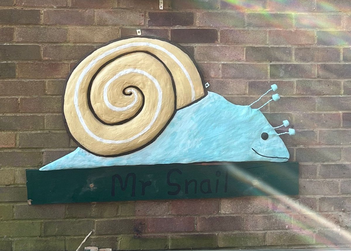 This half term pop into the garden with your children and see if you can find Mr Snail our newest art creation by Mimi & Andrew 🐌 #halftermfun #epping #volunteers #communitygarden #communityfun