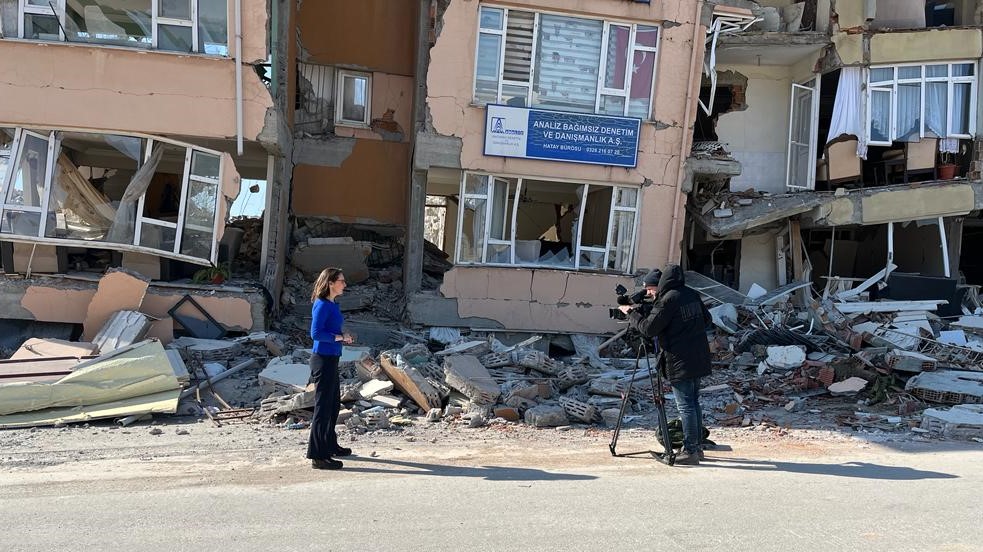arjenvanderziel's tweet photo. Hatay, 12.40 AM. M'n lief @silviabrens aan 't werk. Wat een verwoesting.
#aardbeving #beving #ramp #deprem #felaket #Hatay #Turkije https://t.co/mzXtoq7MFD