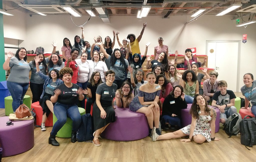 womenthatreact's tweet photo. @dan_abramov @reactjs women that react from brazil! @ritalinux @frontfabii @laryro @adgabi https://t.co/yl03HuXwGv