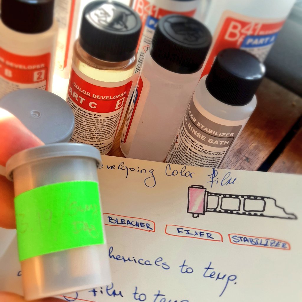 RadiNikolovfilm's tweet photo. Let's see if I remember how to do this.
#film #35mmfilm #developingfilm https://t.co/L4rXtMbT89