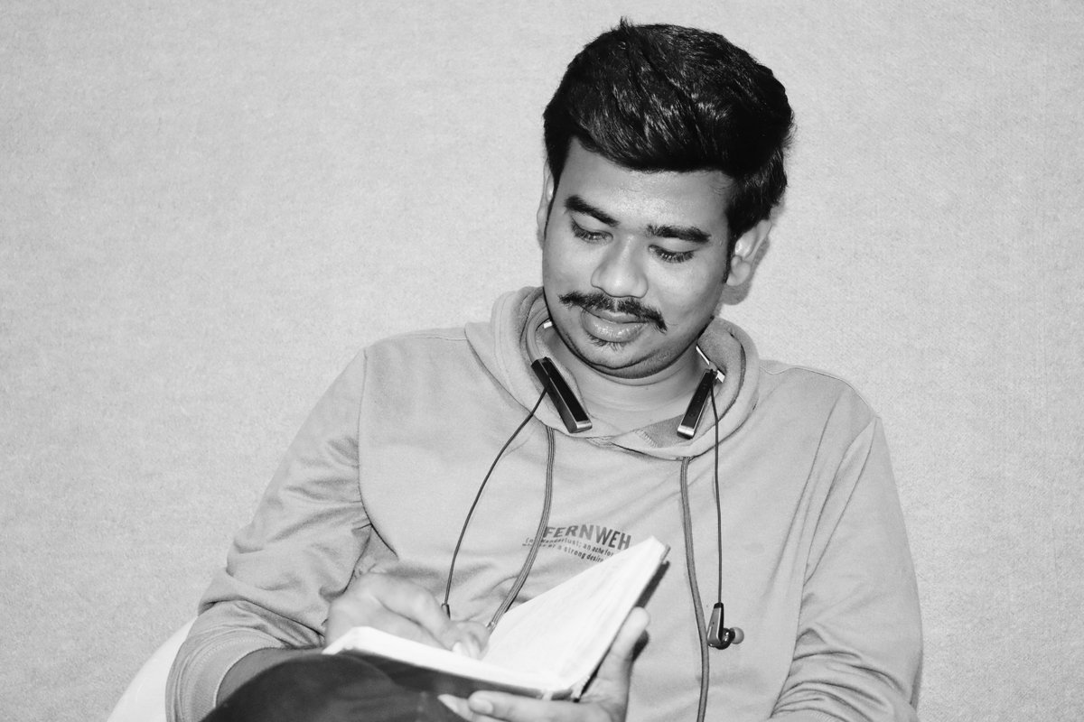 anil_algari's tweet photo. इतिहास पढ़ रहा था...
लेकिन जिस तरह से लिखा था
लगा अब खुद ही लिखना पड़ेगा...😅
#algari #writing #photo #photography #photoshoot #history https://t.co/AgcE8p1M3N
