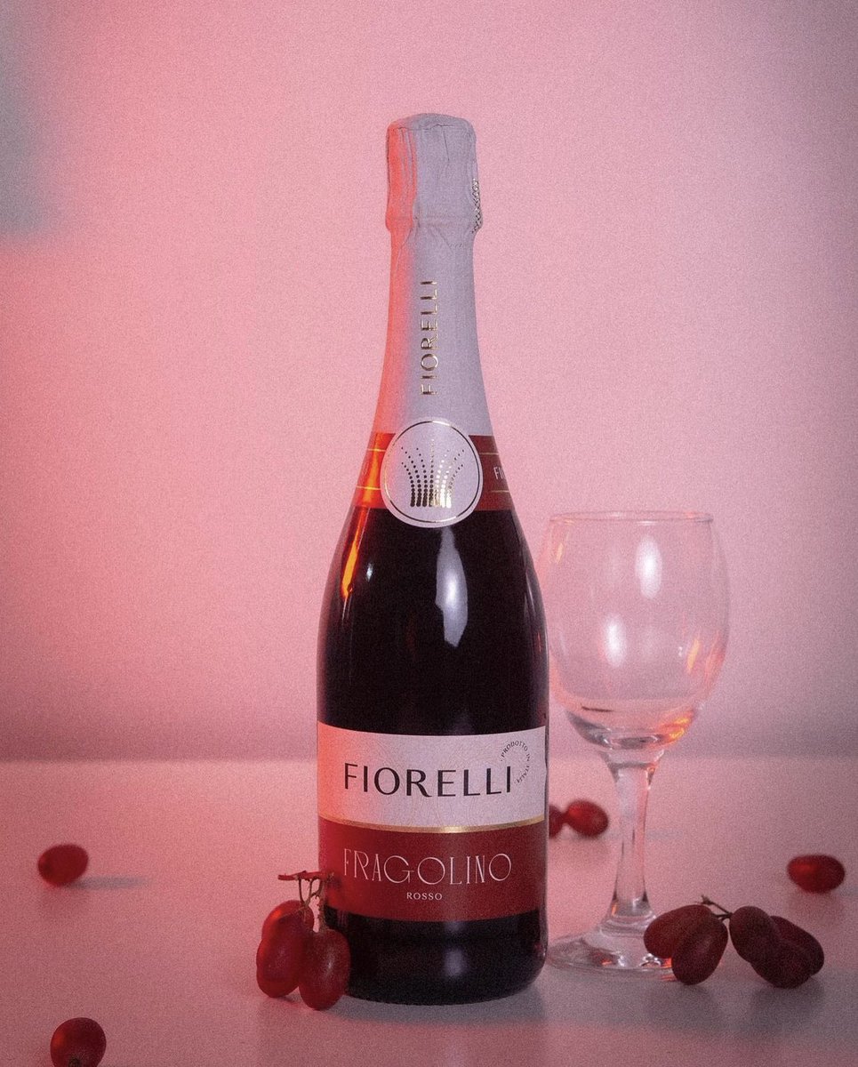 eldivine's tweet photo. Valentines Day is not complete without a bottle of sweet Italian wine. Order from @WineBoxNG and have it at your doorstep this evening. Spread love ❤️ https://t.co/AbC5AXY8in https://t.co/ny1mp4PuGH