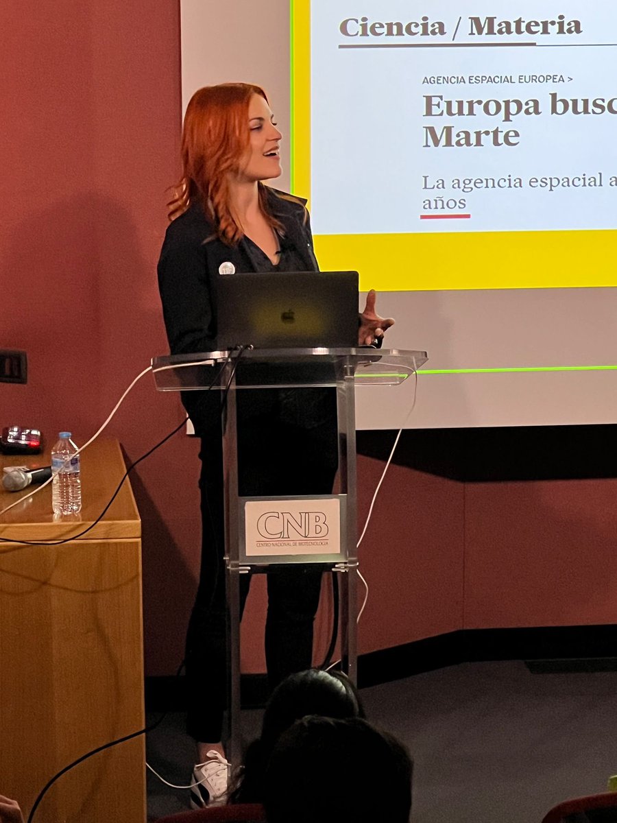 Salón de actos hasta arriba para escuchar a <a href="/Astro_SaraG/">Sara García Alonso</a> en el CNB #11F #visiblesCNB 👩‍🔬🚀