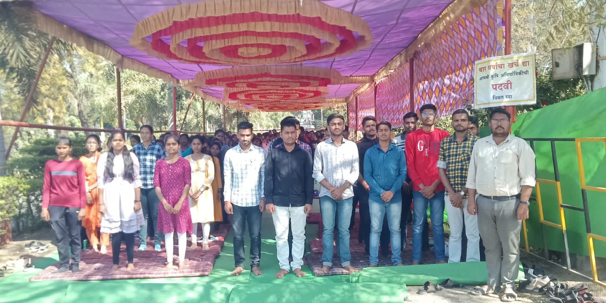 SwarajMore14's tweet photo. पुलवामा हल्ल्यात शहीद भारत मातेच्या सुपुत्रांना सादर नमन.त्यांच्या अदम्य साहसाची आठवण ठेवून आंदोलनकर्त्यांकडून श्रद्धांजली #JusticeForAgrilEngg
@mieknathshinde @Dev_Fadnavis 
@CMOMaharashtra 
@maha_governor @PMOIndia @rashtrapatibhvn
@mpsc_office
#MPSC #14february
@AnkitaPawar05 https://t.co/d5vm4k0OB6