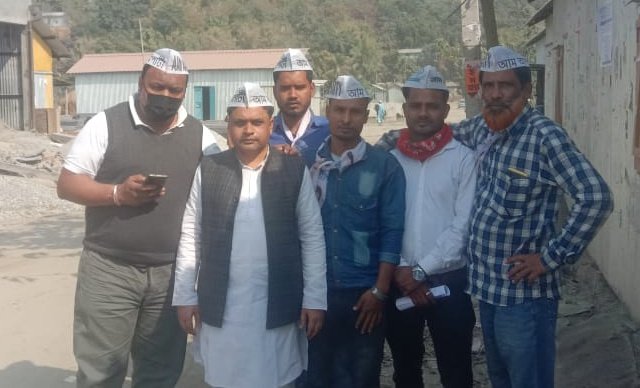 AAP4Assam's tweet photo. আজি বৰপেটা জিলাৰ সমন্বয়ক সঞ্জীব আগৰৱালাৰ নেতৃত্বত বাঘবৰ সমষ্টিত আম আদমি পার্টীৰ পোষ্টাৰিংৰ জৰিয়তে চলিছে প্রচাৰ অভিযান।
Joining Link https://t.co/weiVp4IwcJ
📞 Misscall Number
8010102626
#AAP4Assam
#JoinAapAssam https://t.co/vaL1bWCfqd