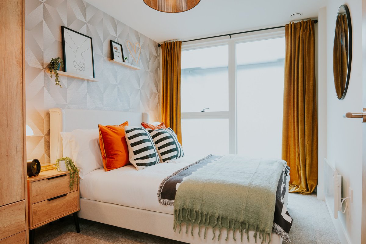 FocusAgencyUK's tweet photo. The sales environment we designed and styled at Points Cross for @GuinnessHomes, opting to use statement furniture pieces paired alongside softer accents to create a bold but welcoming space. 🍃❣️

#design #interiordesign #salesenvironmentpoints https://t.co/jukeZMKyRq