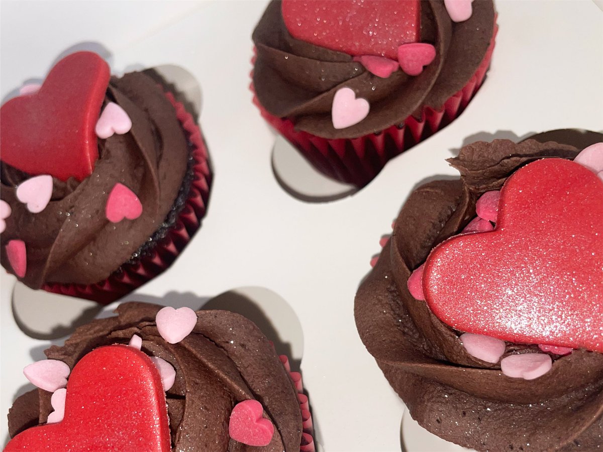 rr_away's tweet photo. Happy Valentine’s to all you lovely people!💓I hope you all enjoy celebrating with your partners friends and family. Love is limitless, plenty to go around❤️Sharing sweet treats will really be adding to your day🤌🏾💋✨ https://t.co/4cCVXubo41