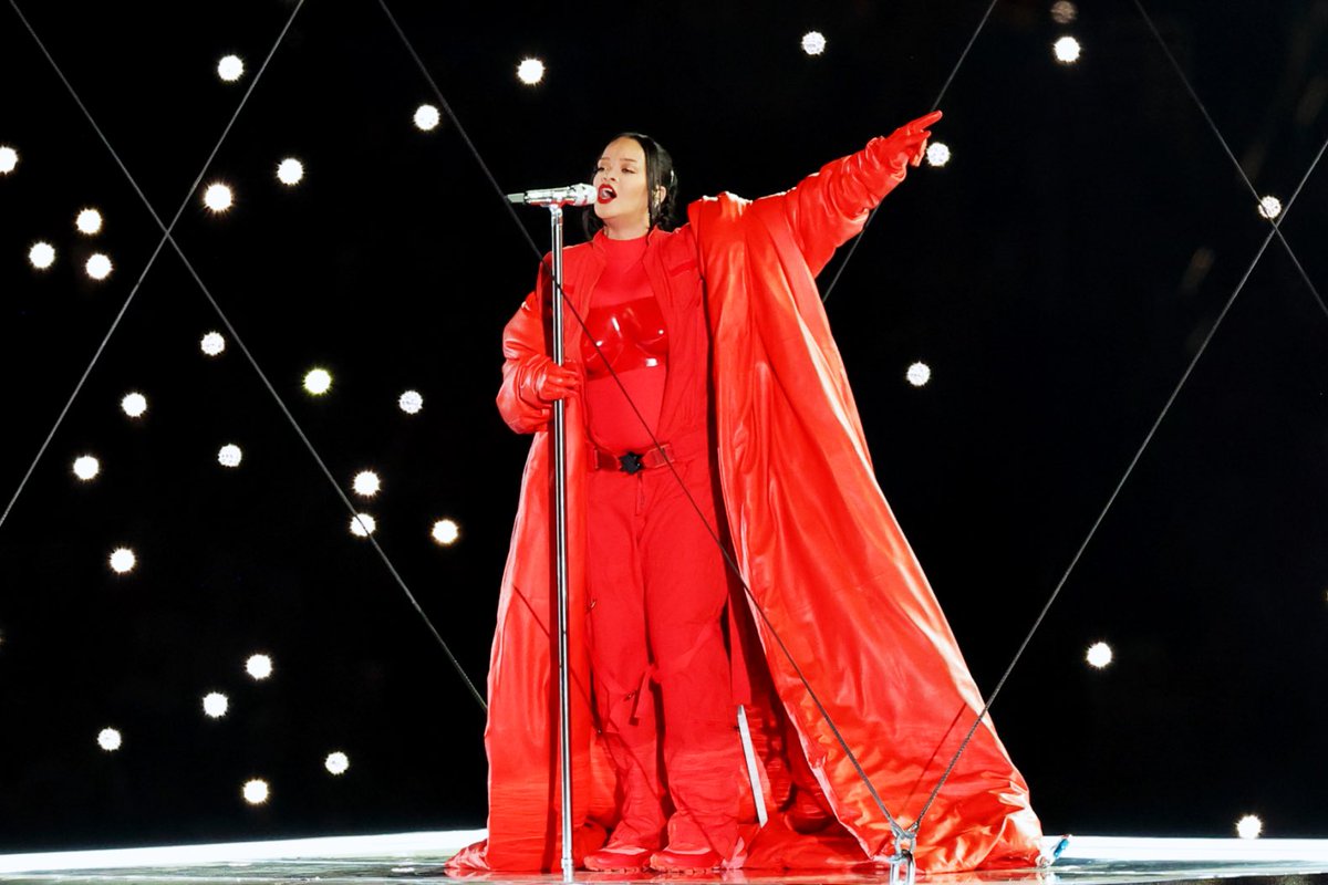 777COUTURE's tweet photo. rihanna at the super bowl 2023 https://t.co/udXPBBZkGz